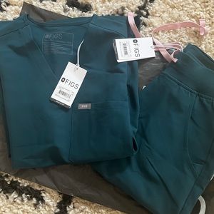 FIGS SCRUBS. NWT.